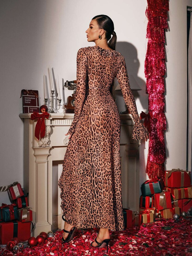 Caysie - Robe longue fendue léopard à volants et col en V – Image 2