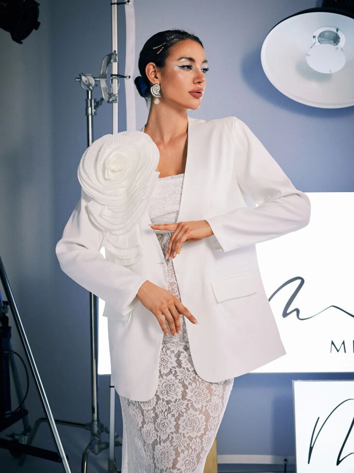 Finnley - Blazer fleuri à col en V – Image 5