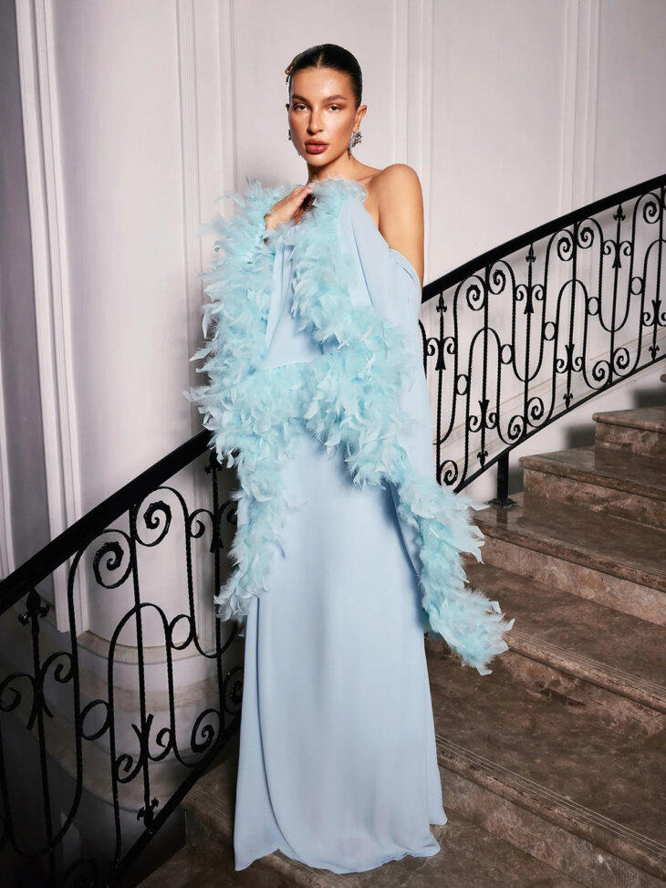 Fideo - Robe longue en plumes à épaules dénudées – Image 6