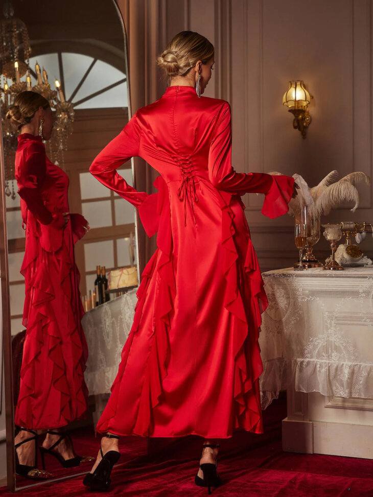 Robe mi-longue en satin à volants et manches longues Elizabegh – Image 2
