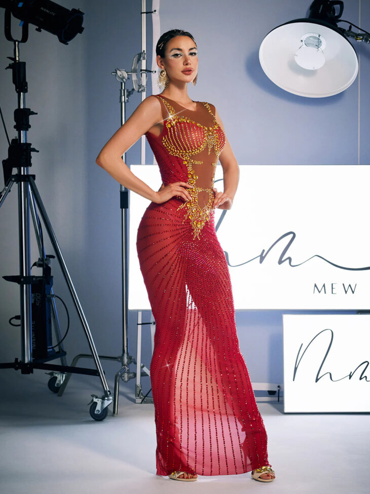 Brody - Robe longue fendue imprimée strass - Rouge – Image 4