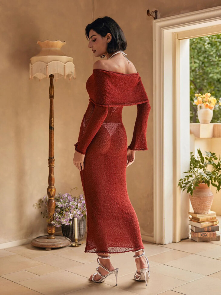 Robe longue en maille Juliea à épaules dénudées en rouge – Image 2