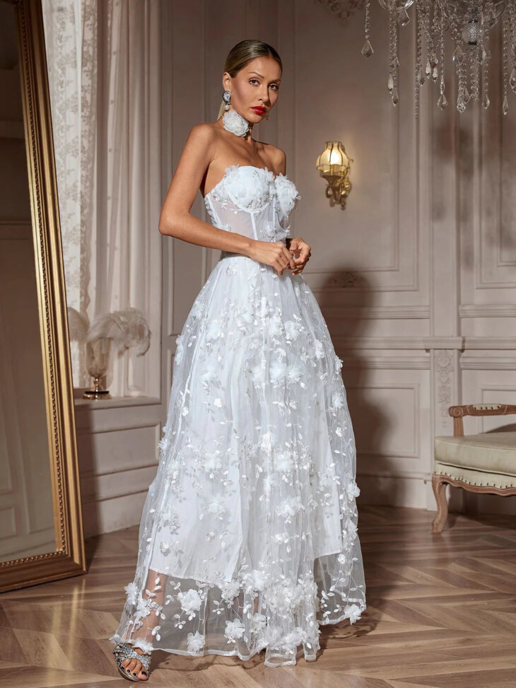 Filitsa - Robe longue fendue sans bretelles en maille fleurie – Image 6