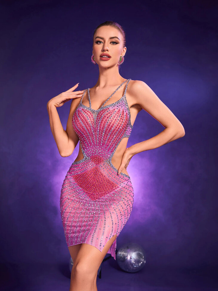 Mini-robe grise découpée en cristal en rose vif – Image 2