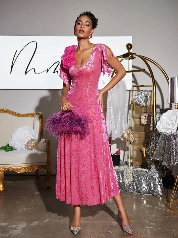 Robe mi-longue fleurie à col plongeant Kymani – Image 4
