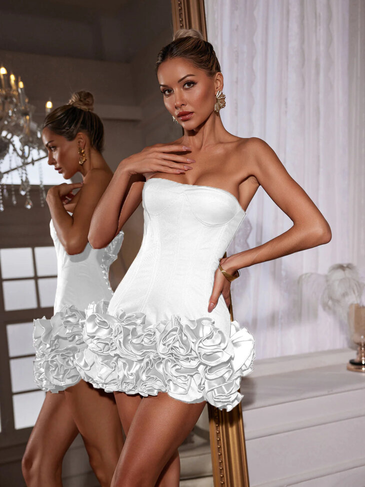 Hiroshi - Robe courte sans bretelles à fleurs - Blanc – Image 3
