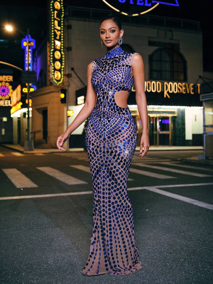 Robe longue en acrylique avec strass et col haut Tonica