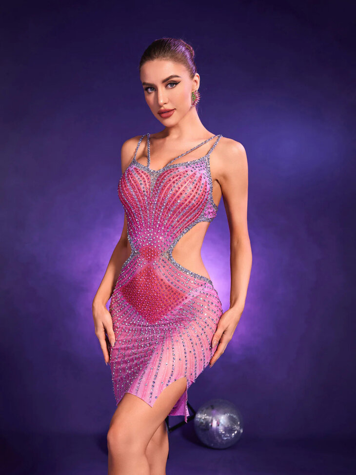 Mini-robe grise découpée en cristal en rose vif