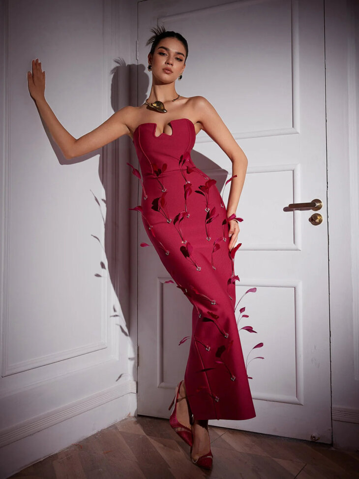 Robe longue bandage sans bretelles en plumes Kaylynn