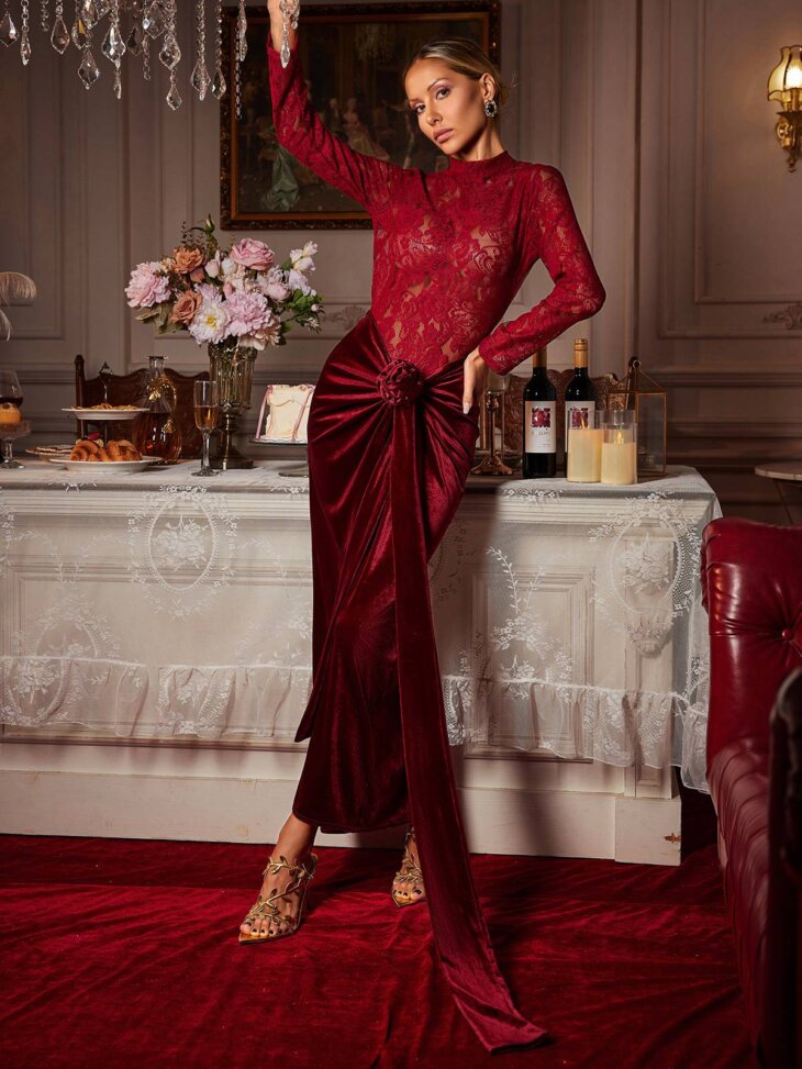 Robe longue en velours et dentelle fendue froncée à fleurs Eldrian – Image 3