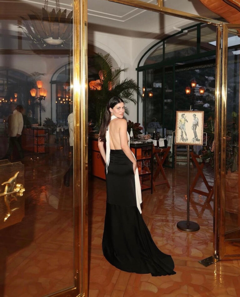 Victoria Beckham SLEEVELESS CIRCLE DRAPED DRESS - Robe de cocktail – Image 2