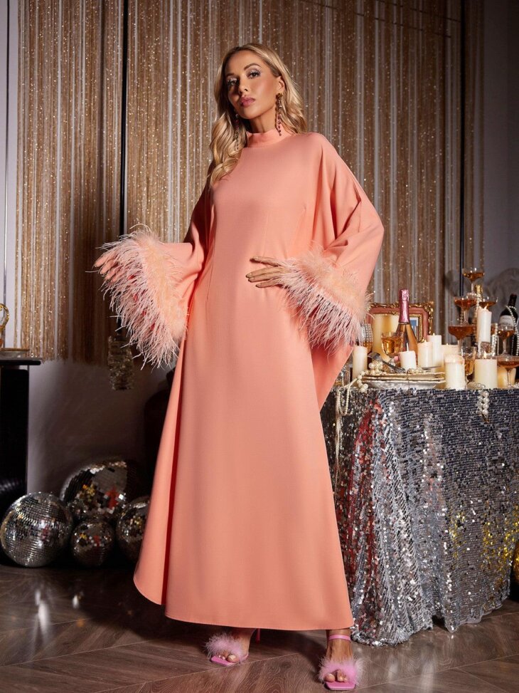 Ceridwen - Robe longue en plumes à manches longues - Orange – Image 4