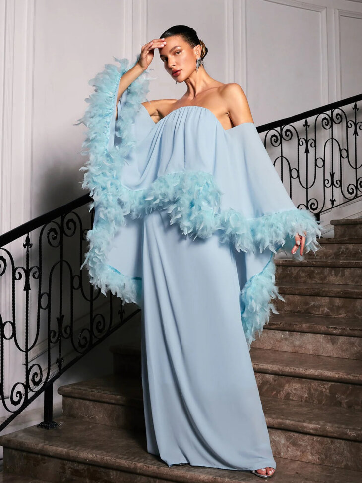 Fideo - Robe longue en plumes à épaules dénudées