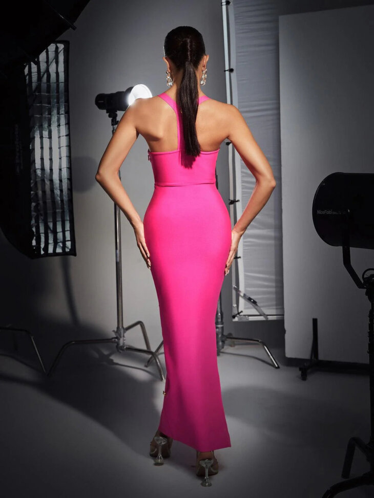 Robe bandage ornée de boutons Sadie en rose vif – Image 2