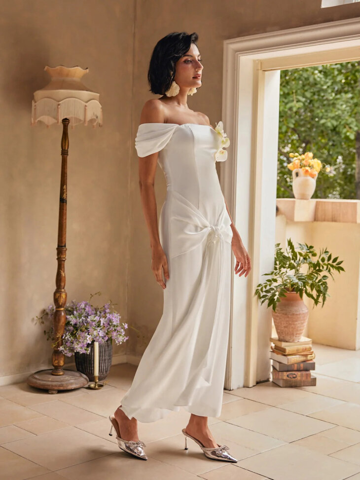 Robe longue drapée à fleurs et épaules dénudées Rekha – Image 3