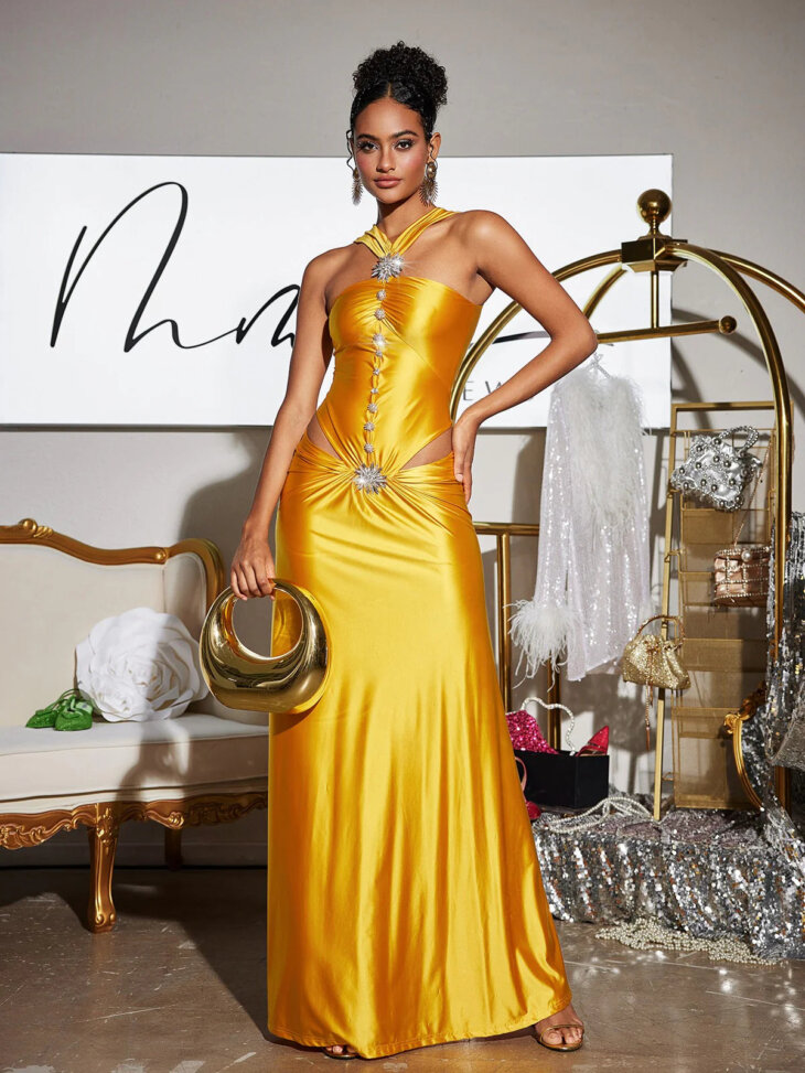 Robe longue en satin à découpes en cristal Panya – Image 5