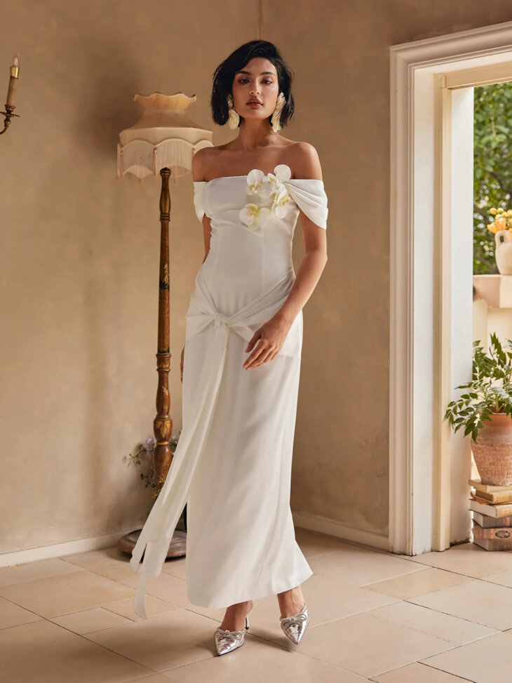 Robe longue drapée à fleurs et épaules dénudées Rekha