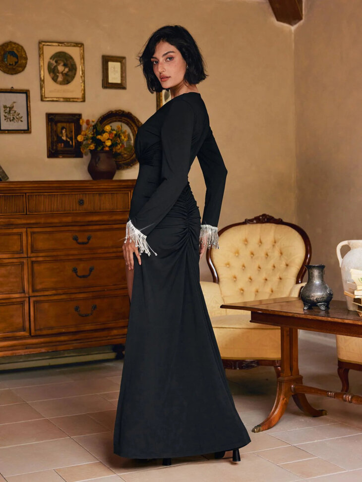 Robe longue Rivera à franges en cristal et col en V – Image 2