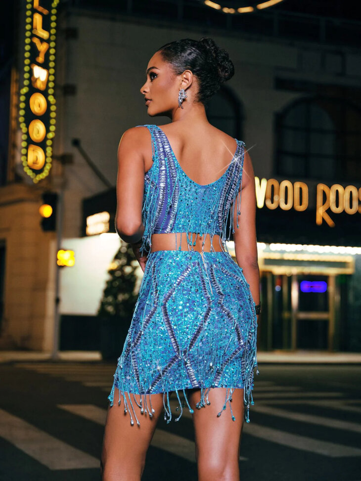 Colette - Ensemble jupe fendue à franges et chaîne en cristal - Bleu – Image 2