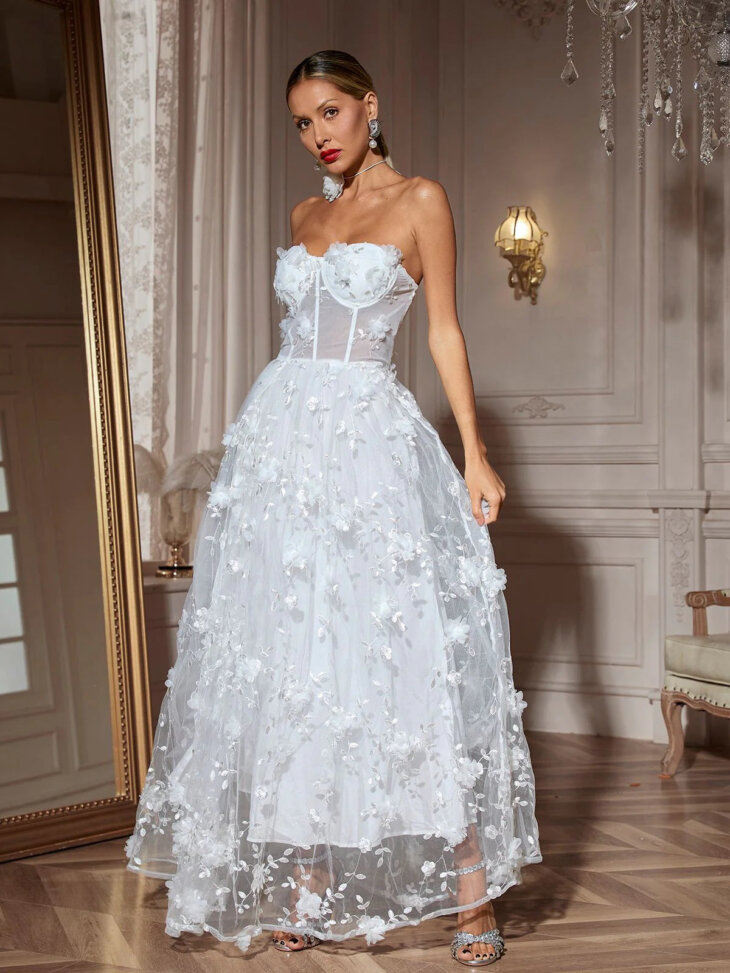 Filitsa - Robe longue fendue sans bretelles en maille fleurie – Image 3