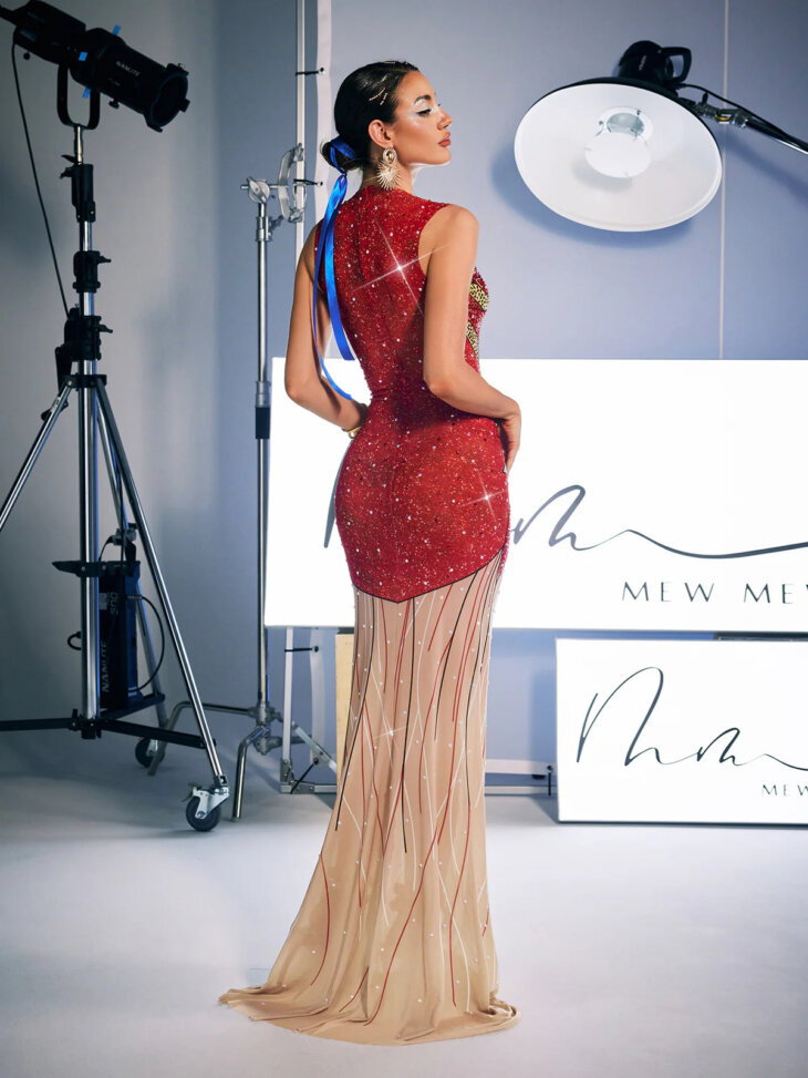 Robe longue ornée de perles de cristal Leofric – Image 7