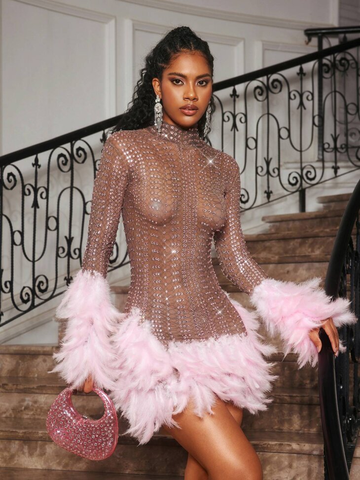 Mini-robe ornée de plumes de strass en braylene – Image 3
