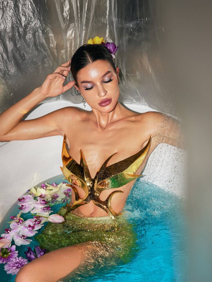Haut armure brillant Ilya Butterfly en or – Image 4