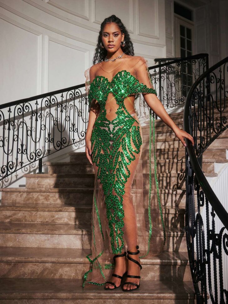 Robe longue ornée de sequins et découpes Blondene