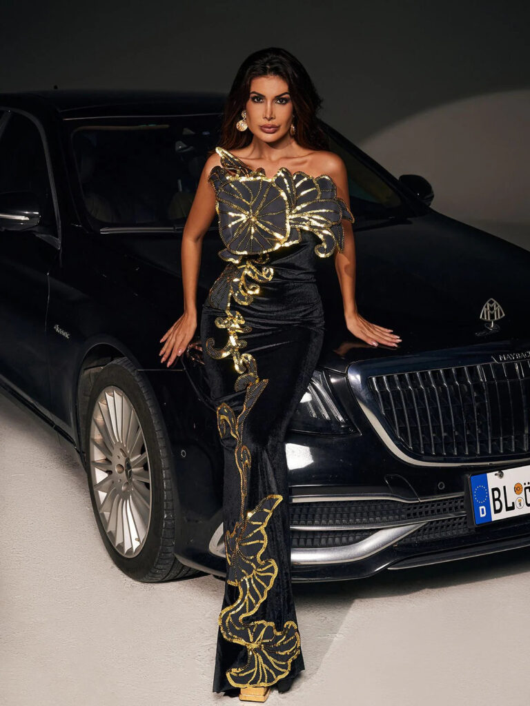 Zayna - Robe longue sirène à fleurs et sequins – Image 5