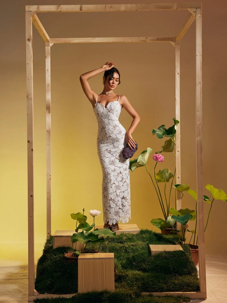 Robe longue brodée florale spaghetti Avihu – Image 5