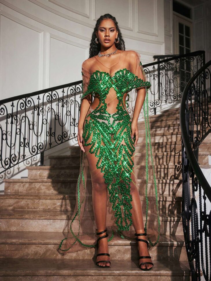 Robe longue ornée de sequins et découpes Blondene – Image 3