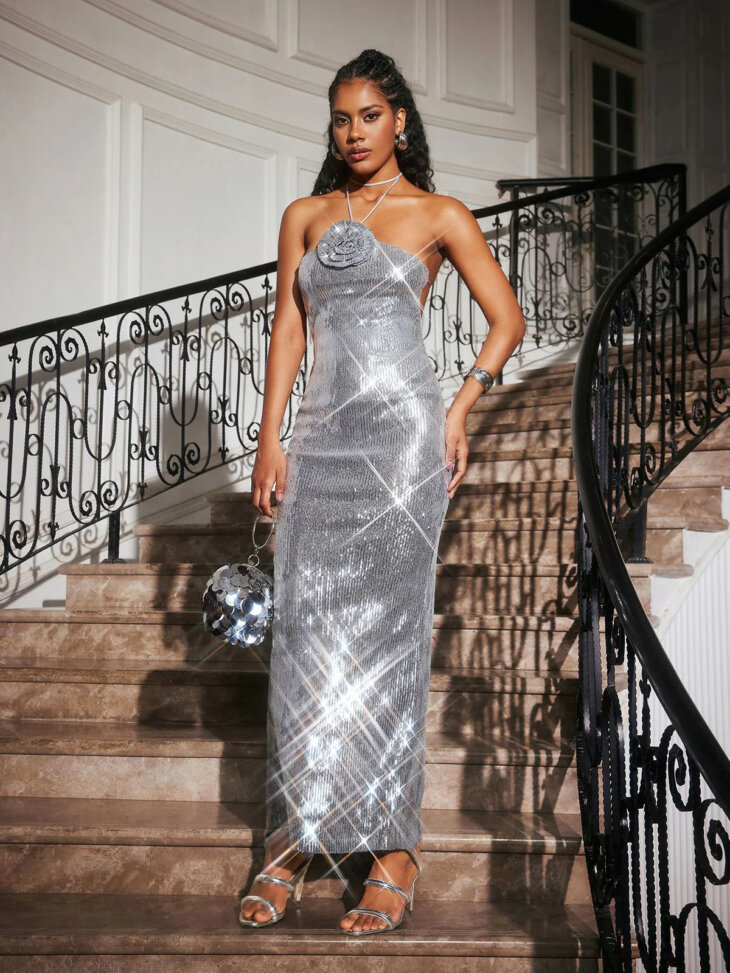 Robe longue à sequins et fleurs à col licou Aamina