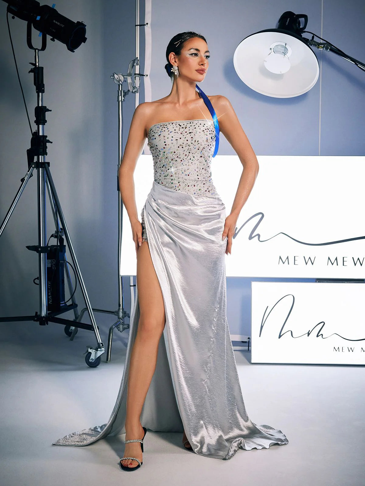 Robe longue en satin à patchwork de strass Corey – Image 4