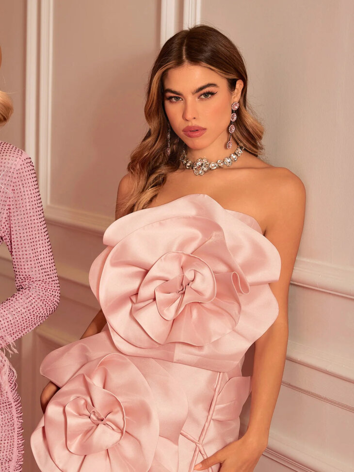 Anwen - Robe courte fleurie sans bretelles - Blush – Image 3