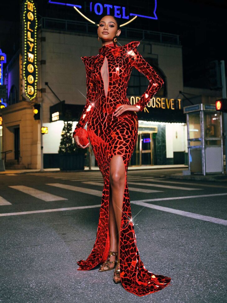 Kellan - Robe longue fendue ornée à manches longues - Rouge – Image 4