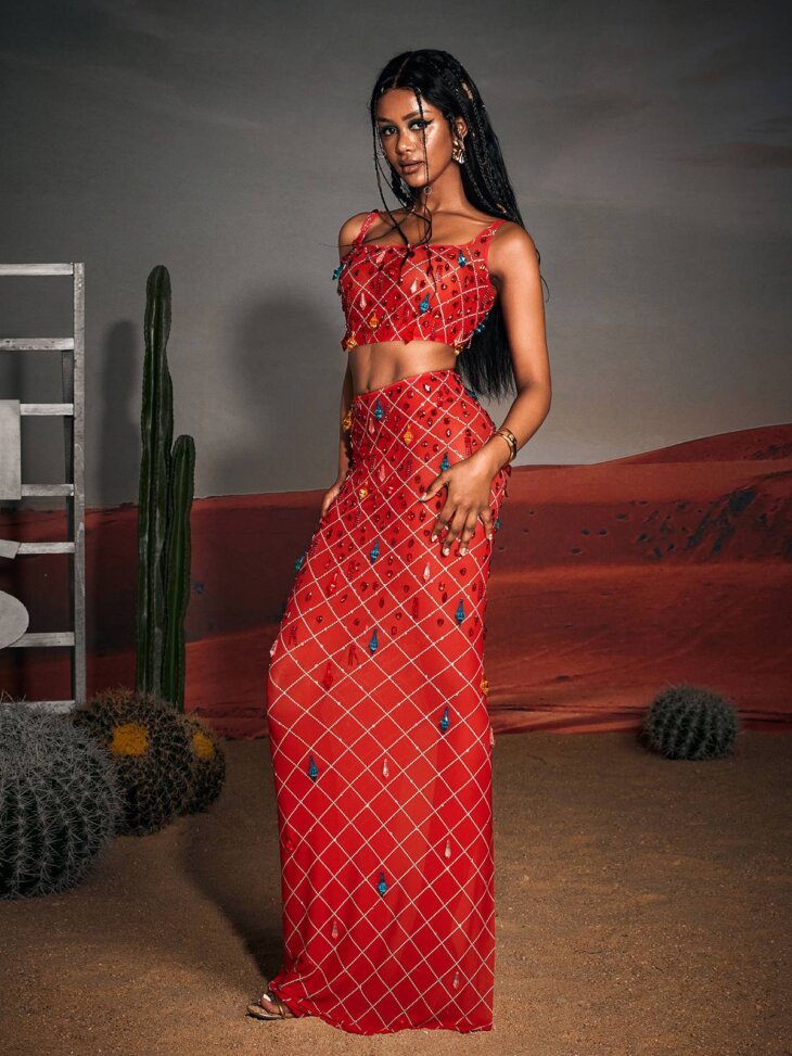 Malik - Ensemble jupe fendue en strass - Rouge – Image 3