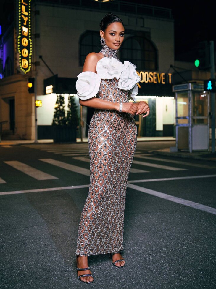 Robe longue en cristal à sequins et fleurs Liora – Image 3