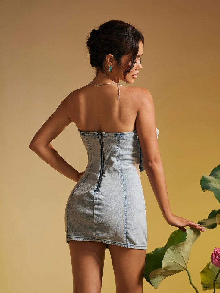 Mini-robe bustier en jean à fleurs Allegra – Image 2