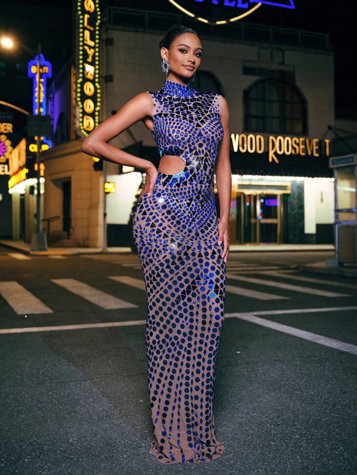 Robe longue en acrylique avec strass et col haut Tonica – Image 5