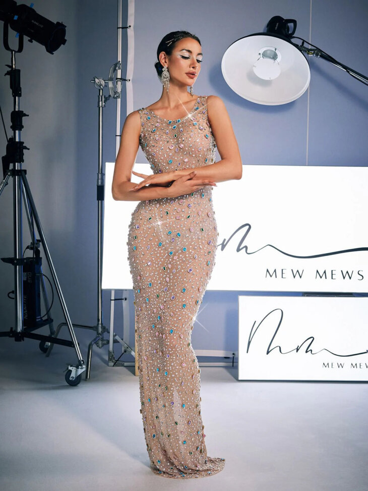 Robe longue Alfredo à col rond et strass – Image 2