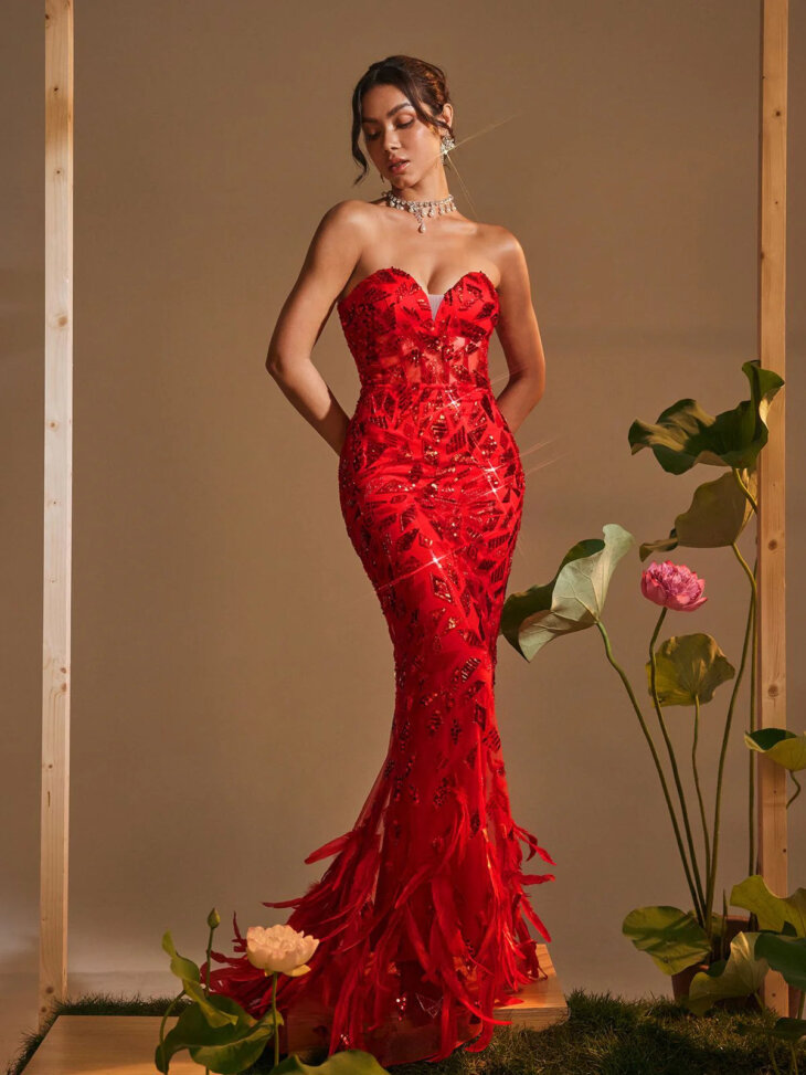 Robe longue sirène à sequins et plumes Limboa – Image 3