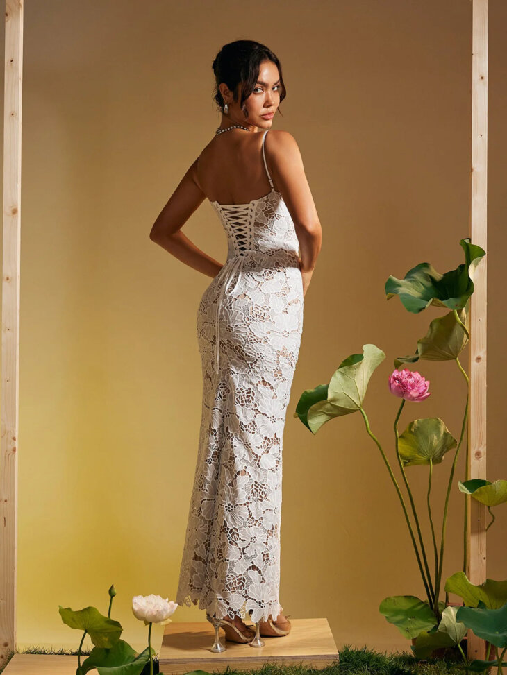 Robe longue brodée florale spaghetti Avihu – Image 2
