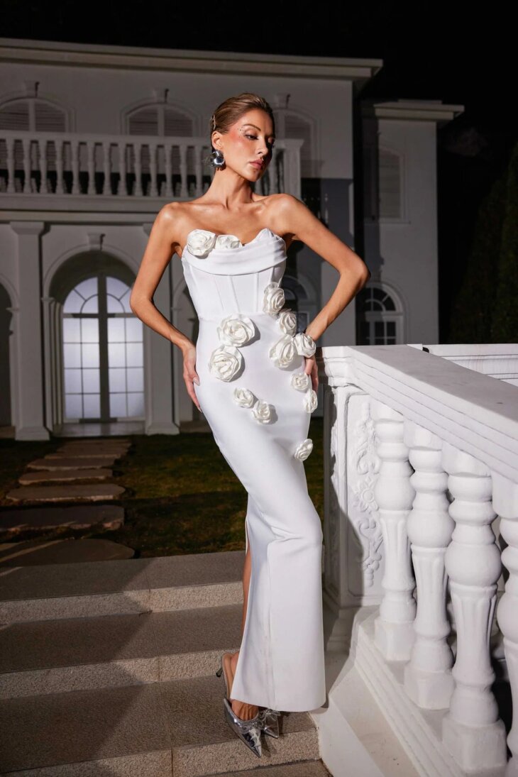 Robe bandage fleurie sans bretelles Arushi – Image 3