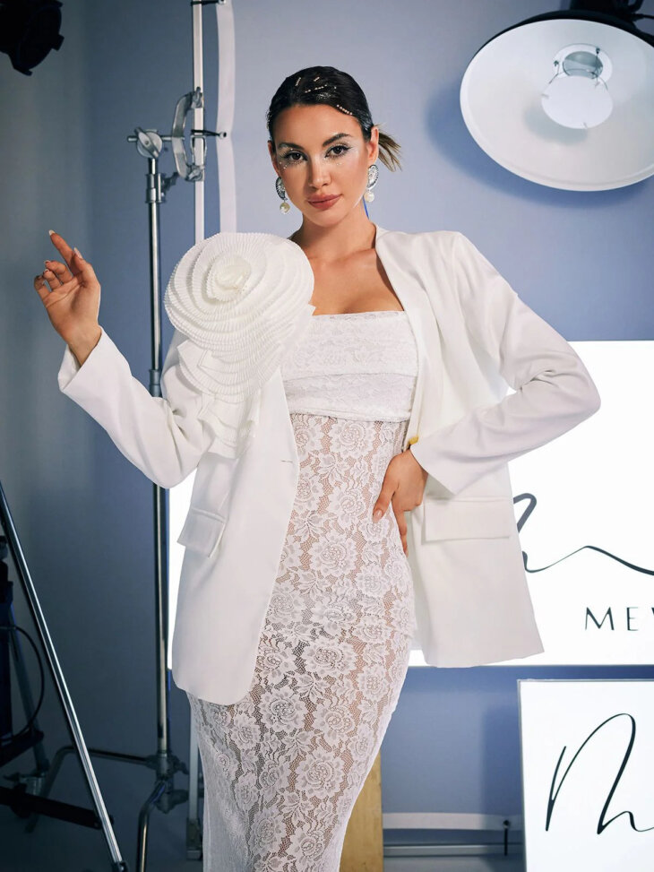 Finnley - Blazer fleuri à col en V – Image 2