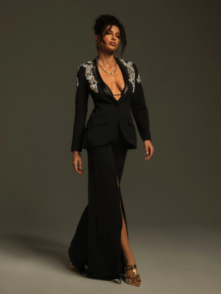 Ensemble blazer fendu Cathia avec strass – Image 4