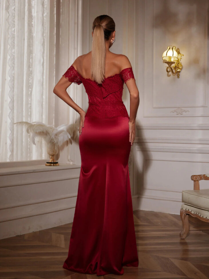 Robe en satin et dentelle à épaules dénudées Ivo – Image 5
