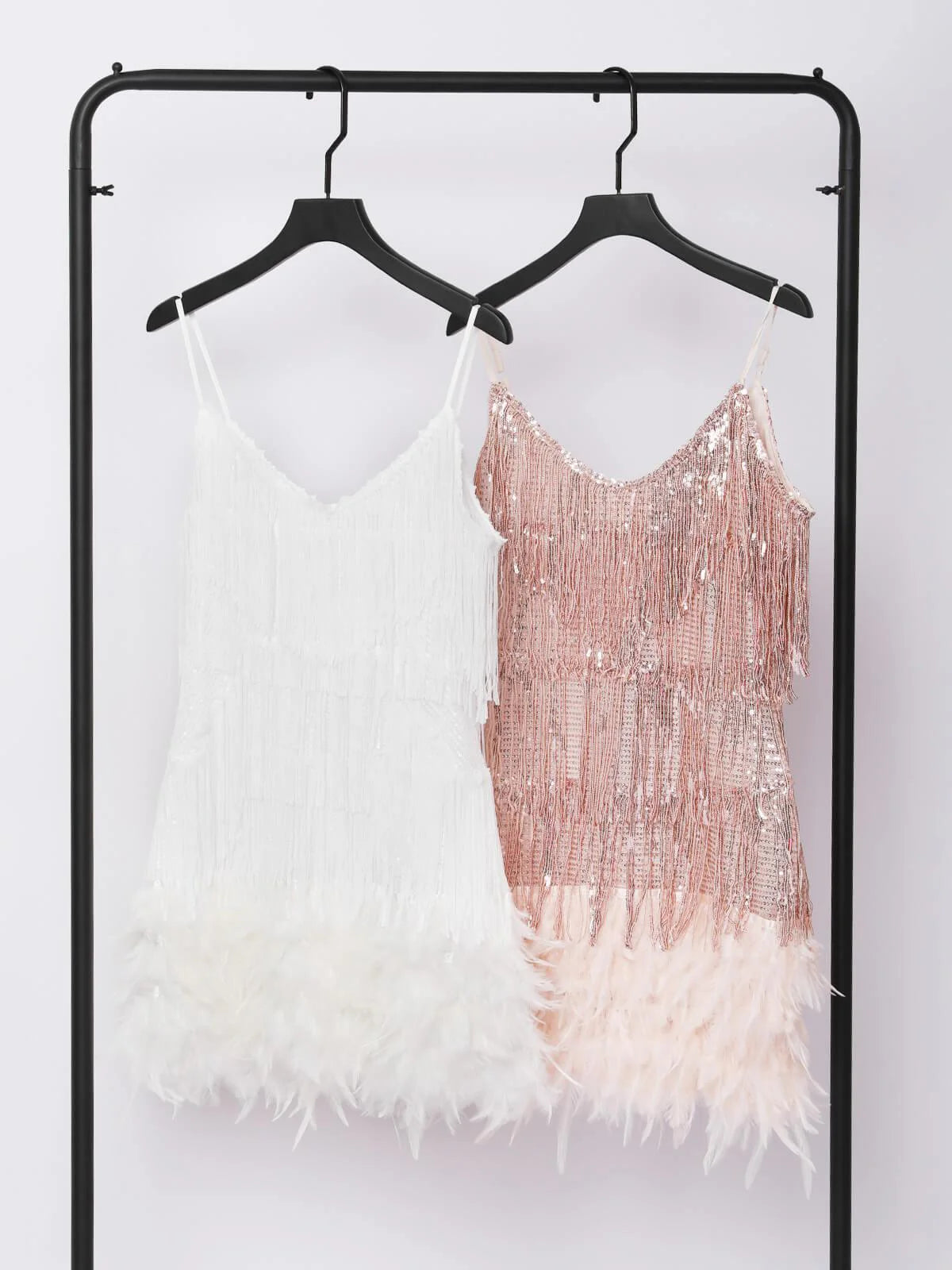 Austyn - Robe courte à plumes et pampilles - Blanc – Image 6