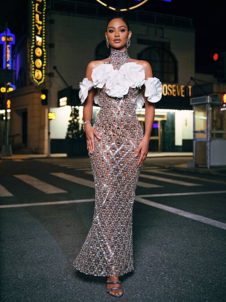 Robe longue en cristal à sequins et fleurs Liora – Image 5