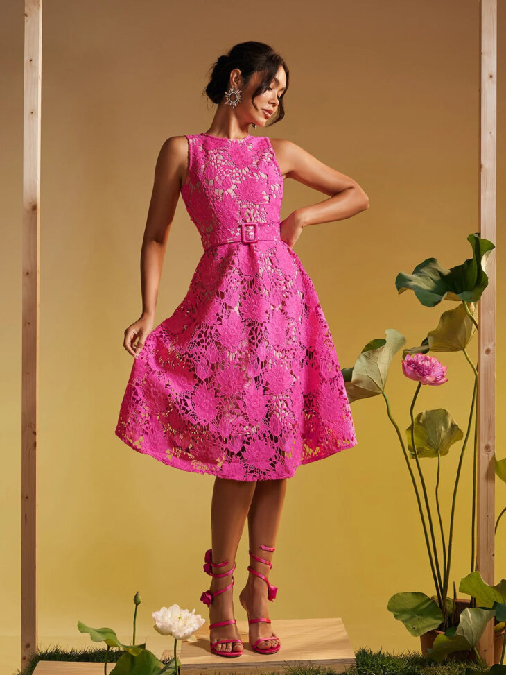 Robe mi-longue brodée de fleurs sans manches Enda – Image 3