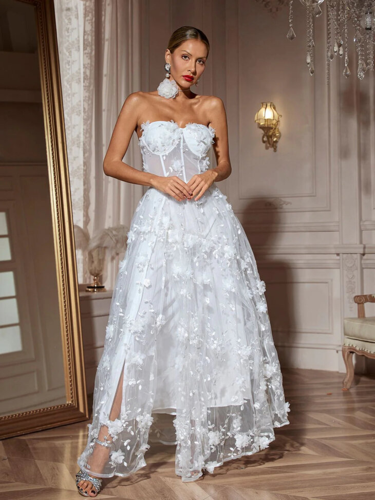 Filitsa - Robe longue fendue sans bretelles en maille fleurie – Image 5